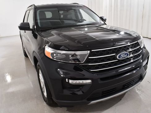 Used 2024 Ford Explorer XLT w/ Equipment Group 202A AWD/4WD image 4
