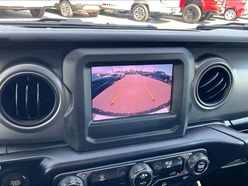 Used 2022 Jeep Wrangler Unlimited Sport image 17