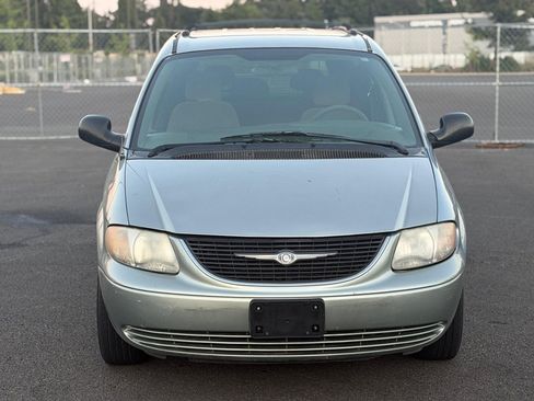 Used 2003 Chrysler Town & Country LX FWD image 3