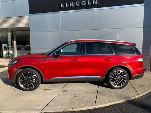 Certified 2025 Lincoln Aviator Reserve w/ Equipment Group 201A AWD/4WD image 2
