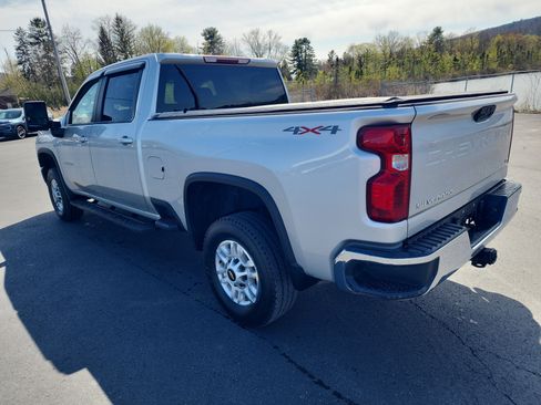 Used 2022 Chevrolet Silverado 2500 LT w/ Convenience Package AWD/4WD image 6