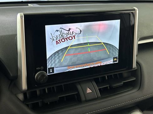Used 2025 Toyota RAV4 LE AWD/4WD image 18