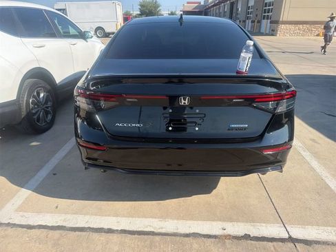 Used 2025 Honda Accord Sport image 6