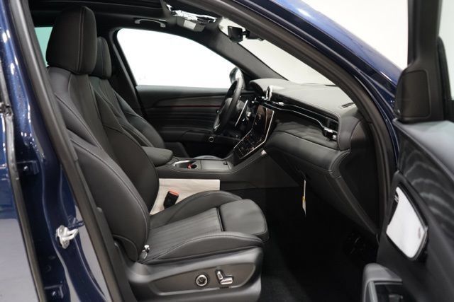 Certified 2025 Maserati Grecale Modena AWD/4WD image 34