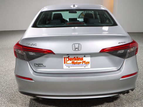 Used 2023 Honda Civic Sport image 8