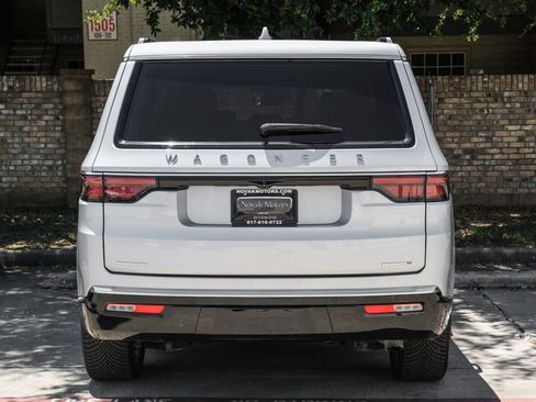 Used 2022 Jeep Wagoneer Series II w/ Premium Group I AWD/4WD image 19