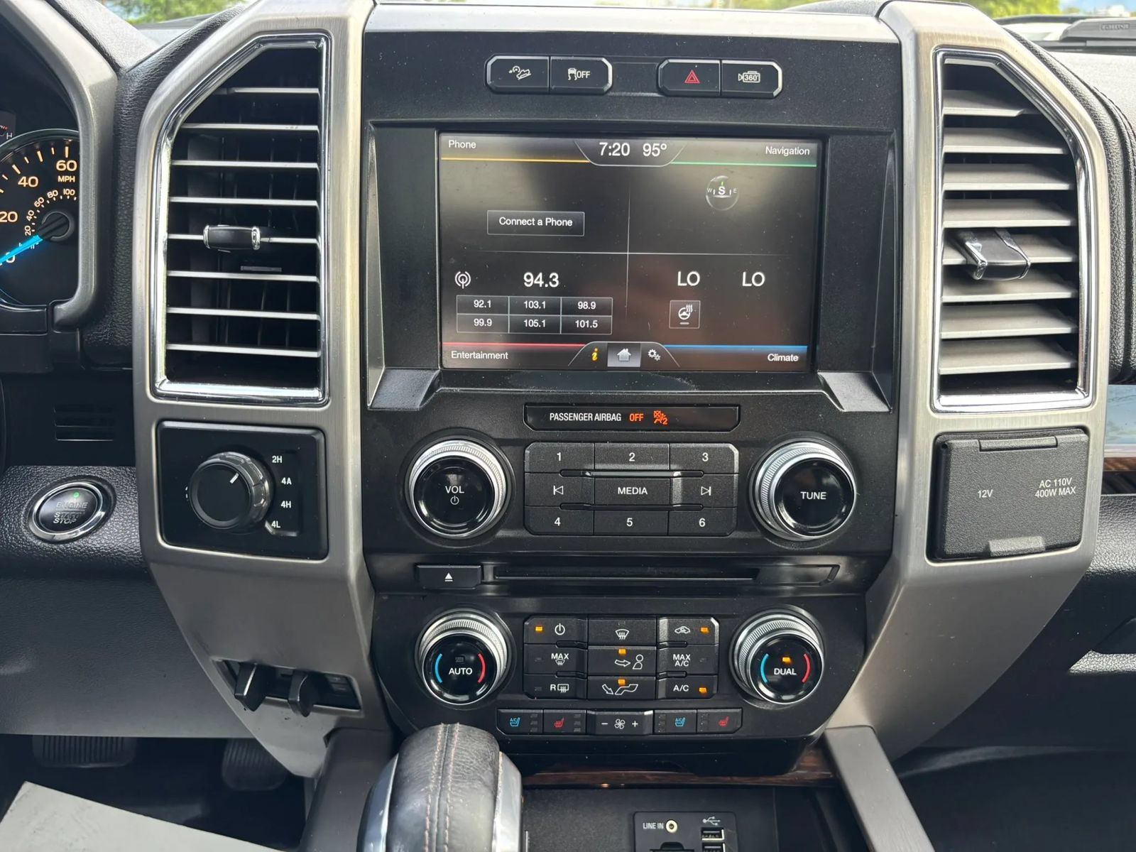Used 2015 Ford F150 Platinum w/ Equipment Group 701A Luxury AWD/4WD image 15