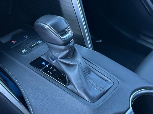 Used 2024 Toyota Venza XLE image 28