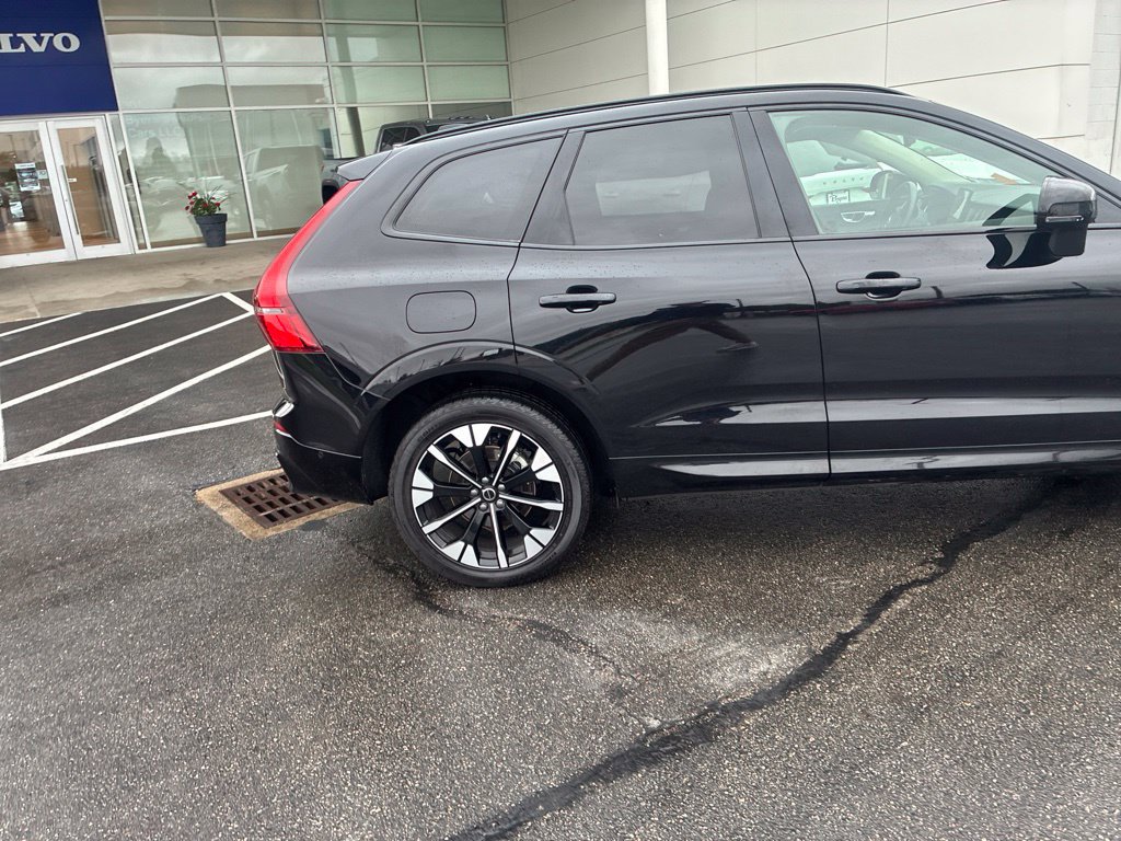 Certified 2026 Volvo XC60 B5 Plus AWD/4WD image 3