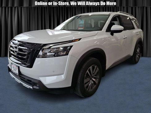 New 2025 Nissan Pathfinder SL w/ Black Appearance Package image 1