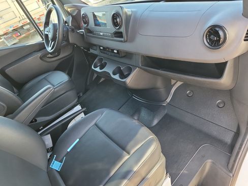 Used 2022 Mercedes-Benz Sprinter 2500 image 10