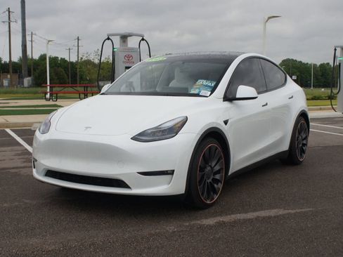 Used 2023 Tesla Model Y Performance AWD/4WD image 25