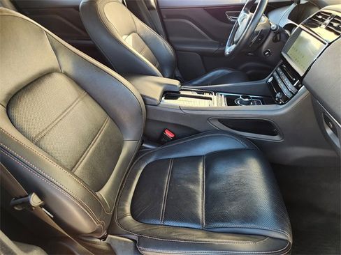 Used 2018 Jaguar F-PACE Prestige image 14