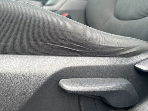 Used 2021 Toyota RAV4 LE image 17