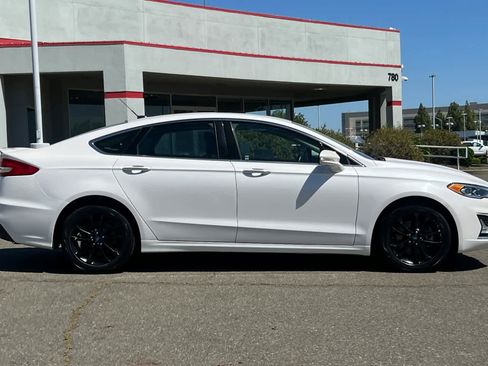Used 2019 Ford Fusion Energi Titanium FWD image 6