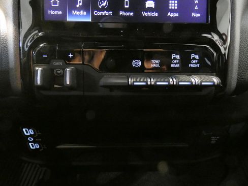 Used 2025 RAM 2500 Tradesman AWD/4WD image 17