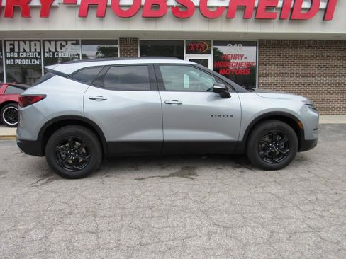 Used 2025 Chevrolet Blazer LT w/ Sound & Technology Package AWD/4WD image 9