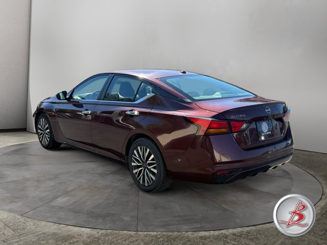 Used 2024 Nissan Altima 2.5 SV FWD image 5