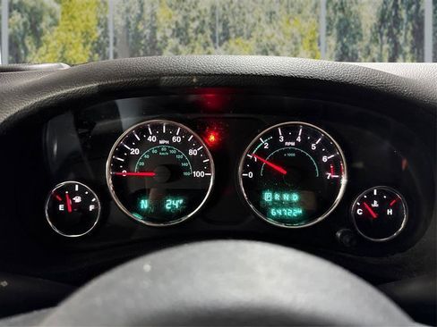 Used 2017 Jeep Wrangler Unlimited Rubicon w/ Max Tow Package image 16