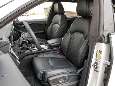 Used 2019 Audi Q8 Prestige AWD/4WD image 34