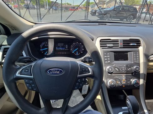 Used 2015 Ford Fusion SE FWD image 17