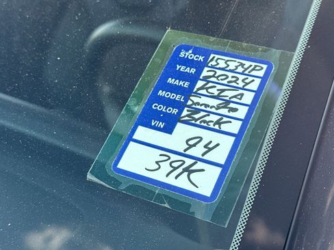 Used 2024 Kia Sorento S image 26