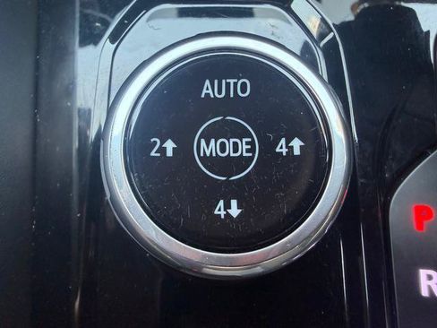 Used 2024 Chevrolet Colorado Trail Boss AWD/4WD image 19