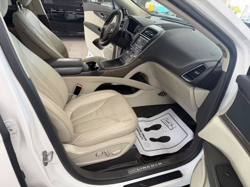 Used 2016 Lincoln MKX Reserve w/ Driver Assistance Package FWD image 30