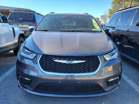 Used 2021 Chrysler Pacifica Limited image 9