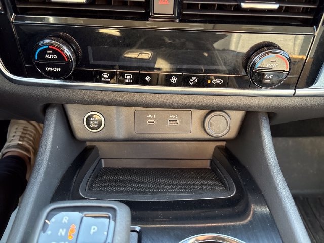 Used 2022 Nissan Rogue SV AWD/4WD image 16