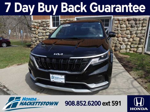 Used 2024 Kia Carnival EX image 1