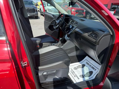 Used 2022 Volkswagen Tiguan SE image 16