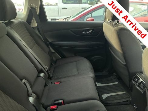 Used 2019 Nissan Rogue SV w/ Premium Package image 12