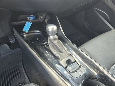Used 2022 Toyota C-HR Limited FWD image 17