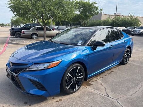 Used 2019 Toyota Camry XSE FWD image 1