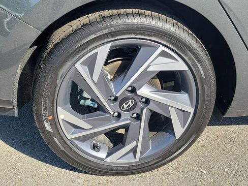 New 2026 Hyundai Elantra Limited FWD image 30