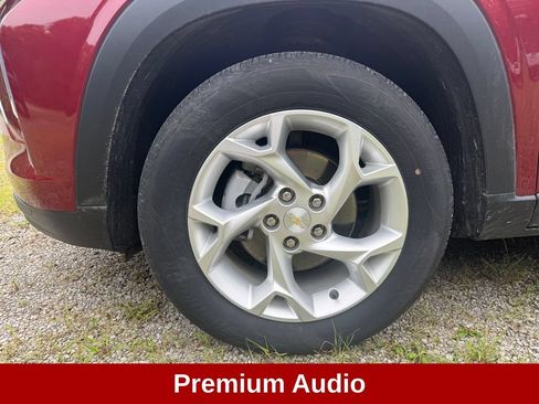Used 2024 Chevrolet Trax LS w/ LS Convenience Package FWD image 11