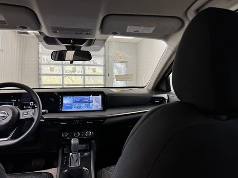 Certified 2025 Nissan Kicks SV image 18