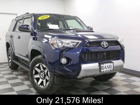 Used 2019 Toyota 4Runner TRD Off-Road AWD/4WD image 2