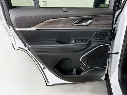 Used 2022 Jeep Grand Cherokee Limited 4xe w/ Luxury Tech Group II image 27