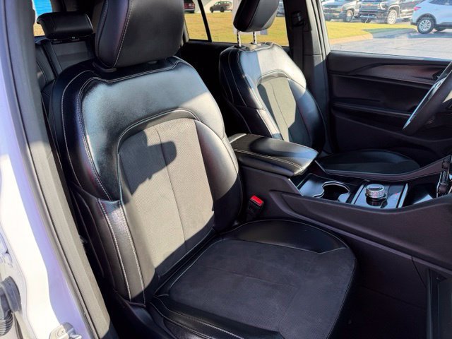 Used 2025 Jeep Grand Cherokee Altitude RWD image 36