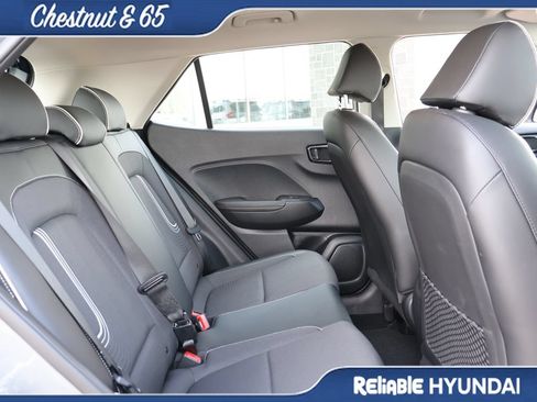 Used 2022 Hyundai Venue Limited FWD image 13