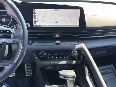 Used 2025 Hyundai Elantra SEL FWD image 19