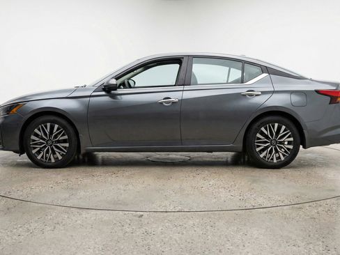 Used 2025 Nissan Altima 2.5 SV image 5