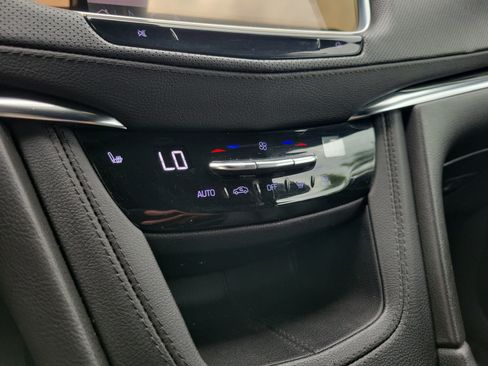 Used 2022 Cadillac XT5 Premium Luxury w/ Technology Package AWD/4WD image 25