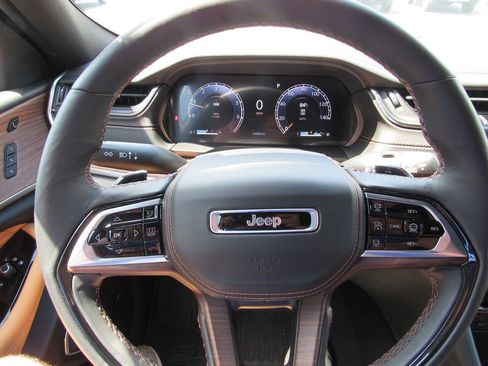 Used 2025 Jeep Grand Cherokee L Summit AWD/4WD image 36