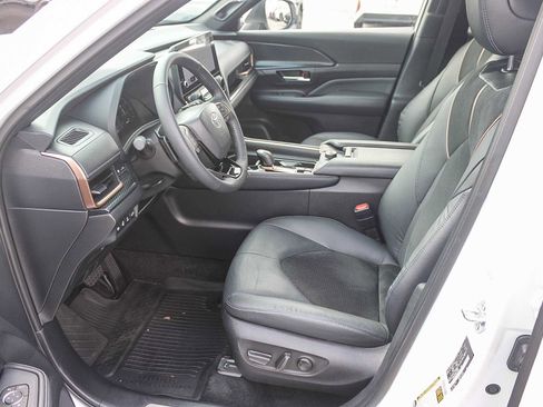 Certified 2025 Toyota Grand Highlander AWD Hybrid image 18