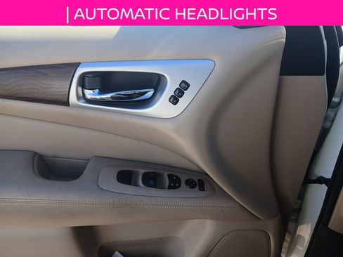 Used 2019 Nissan Pathfinder Platinum image 11