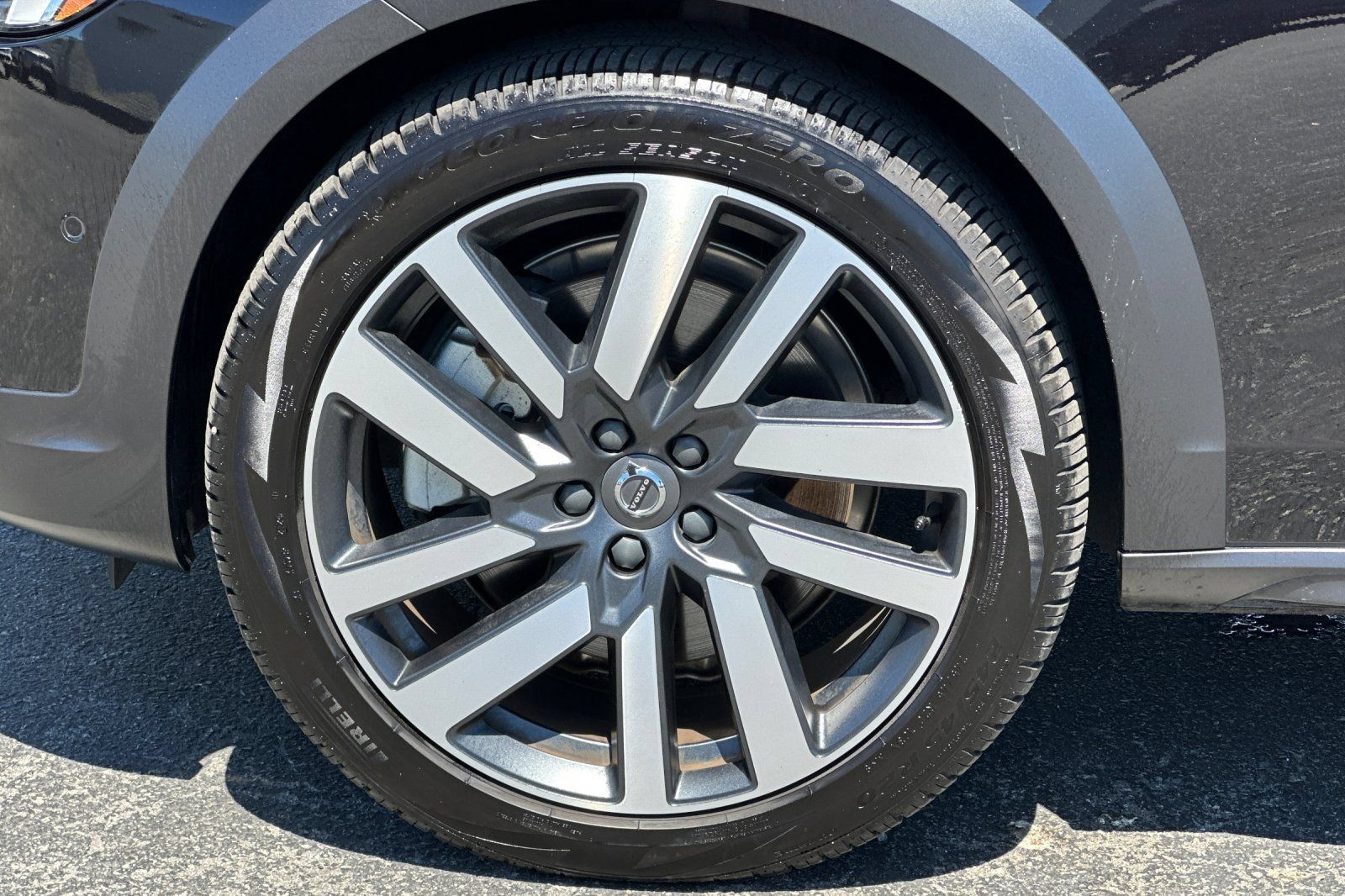 Used 2025 Volvo V90 B6 Cross Country Ultra AWD/4WD image 34