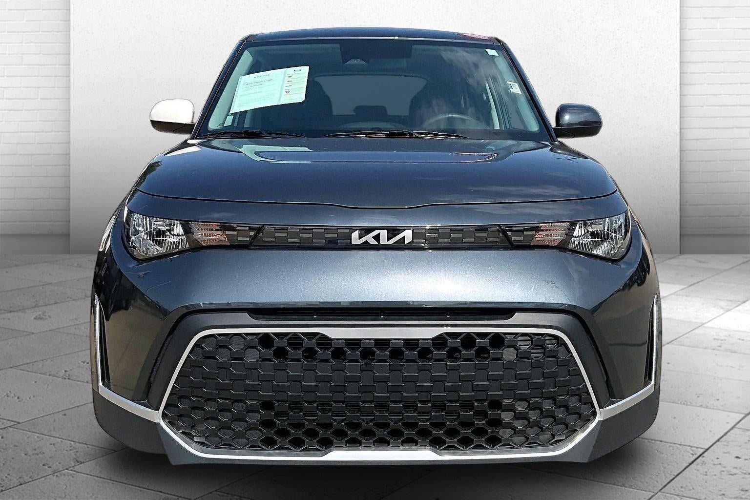 Used 2025 Kia Soul LX w/ LX Technology Package FWD image 2